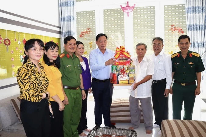 Đồng Nai chi hơn 300 tỷ giúp người nghèo đón tết