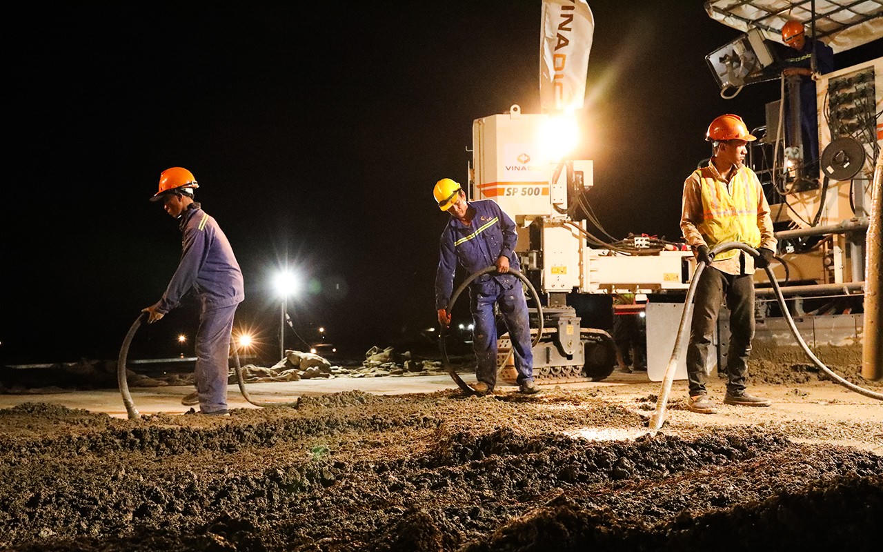 Cảnh ngày - đêm trên công trường 'siêu dự án' Cảng hàng không quốc tế Long Thành