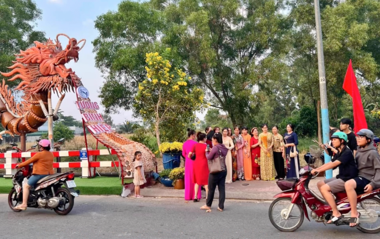 “Song long cầu Bà Sảng” rồng gốm độc lạ Bình Dương