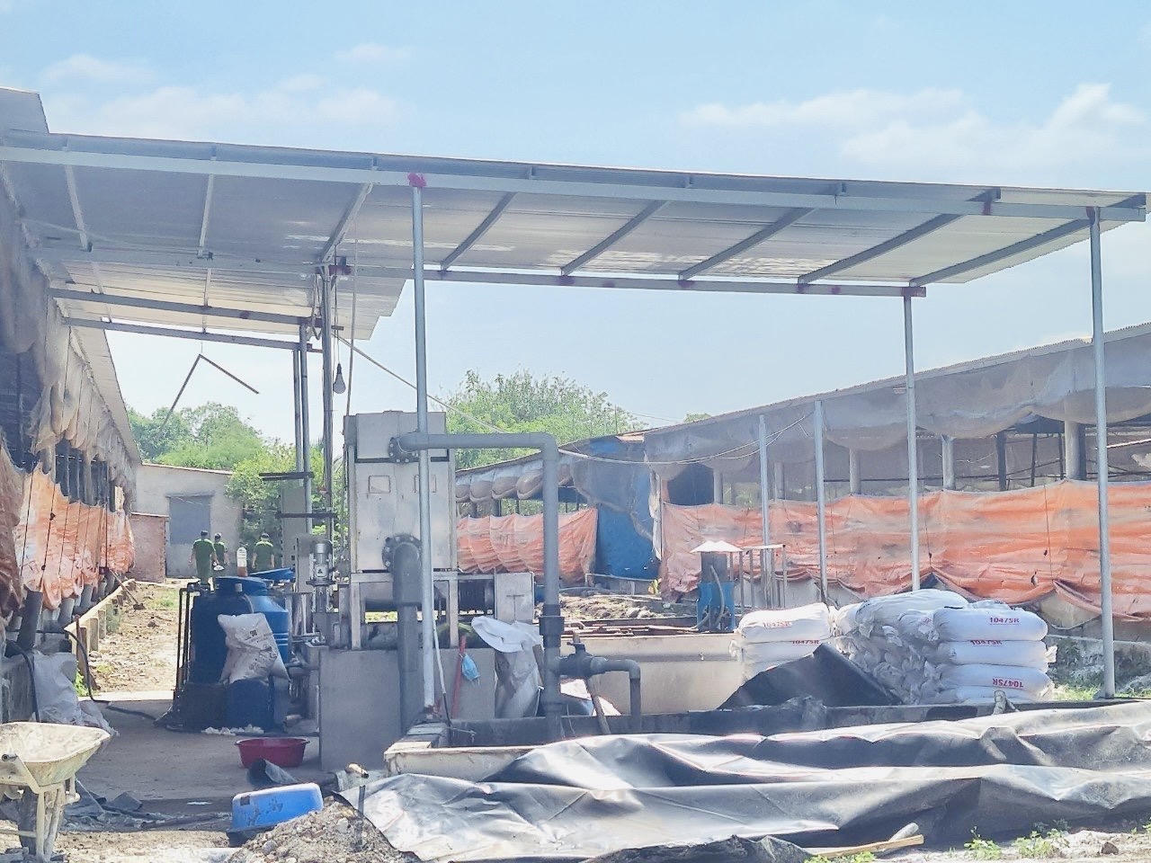 Nghi ngạt khí hầm biogas khiến 3 người tử vong tại Đồng Nai