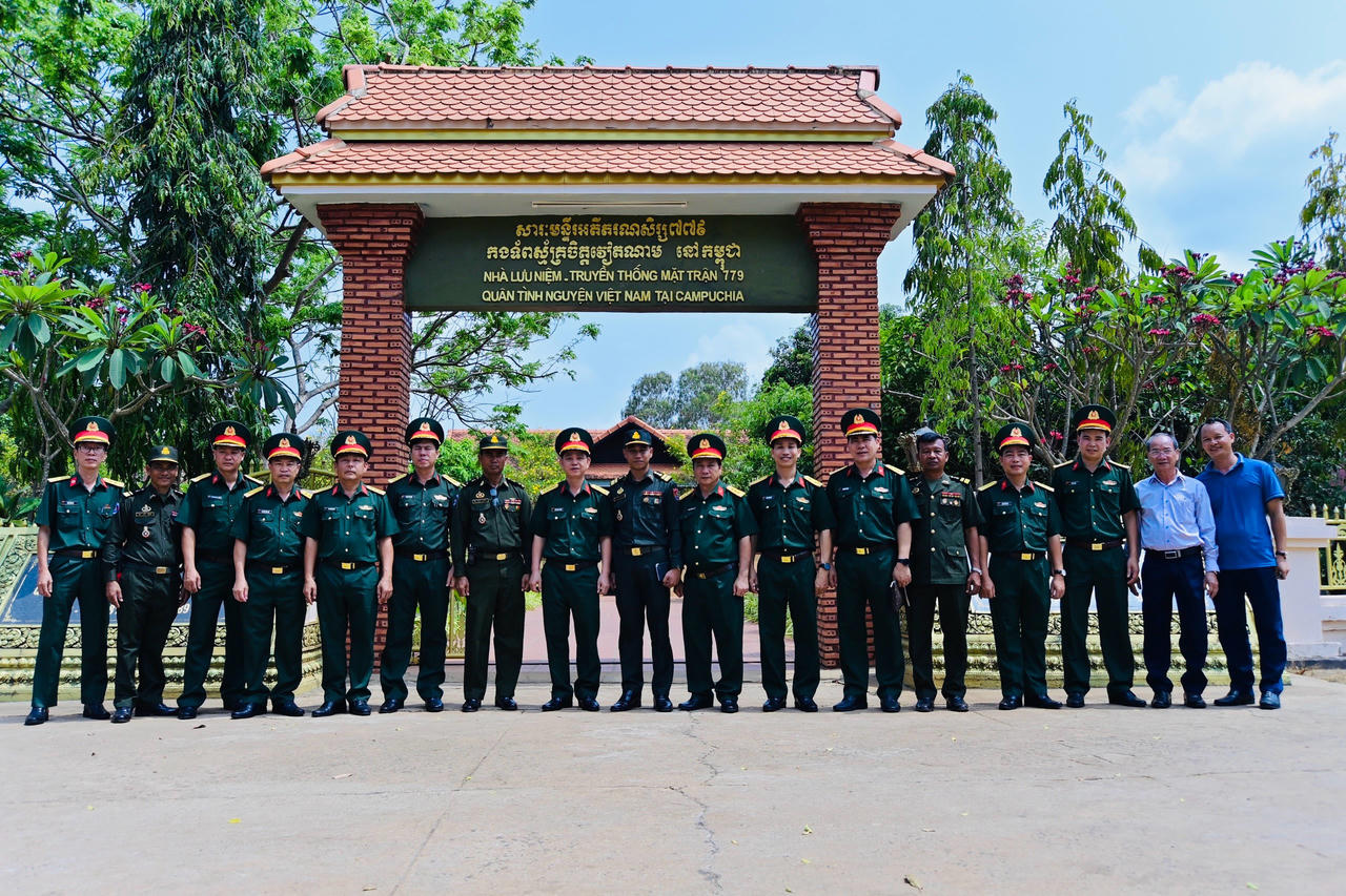Đoàn công tác của lực lượng vũ trang tỉnh Đồng Nai thăm và chúc Tết Chol chanm Thmay tại Vương quốc Campuchia
