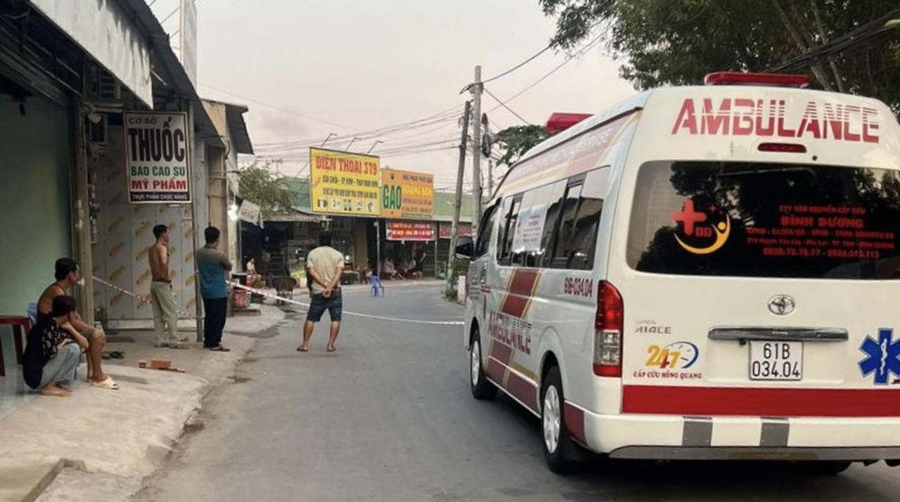 Một người đàn ông bị đâm chết khi đang đi xe máy trên đường