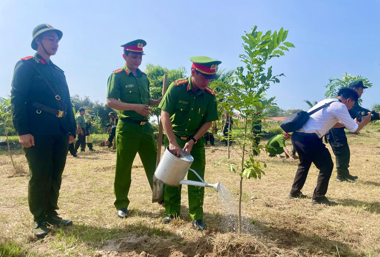 Trung đoàn CSCĐ Công an TP HCM xứng đáng là 'Quả đấm thép'