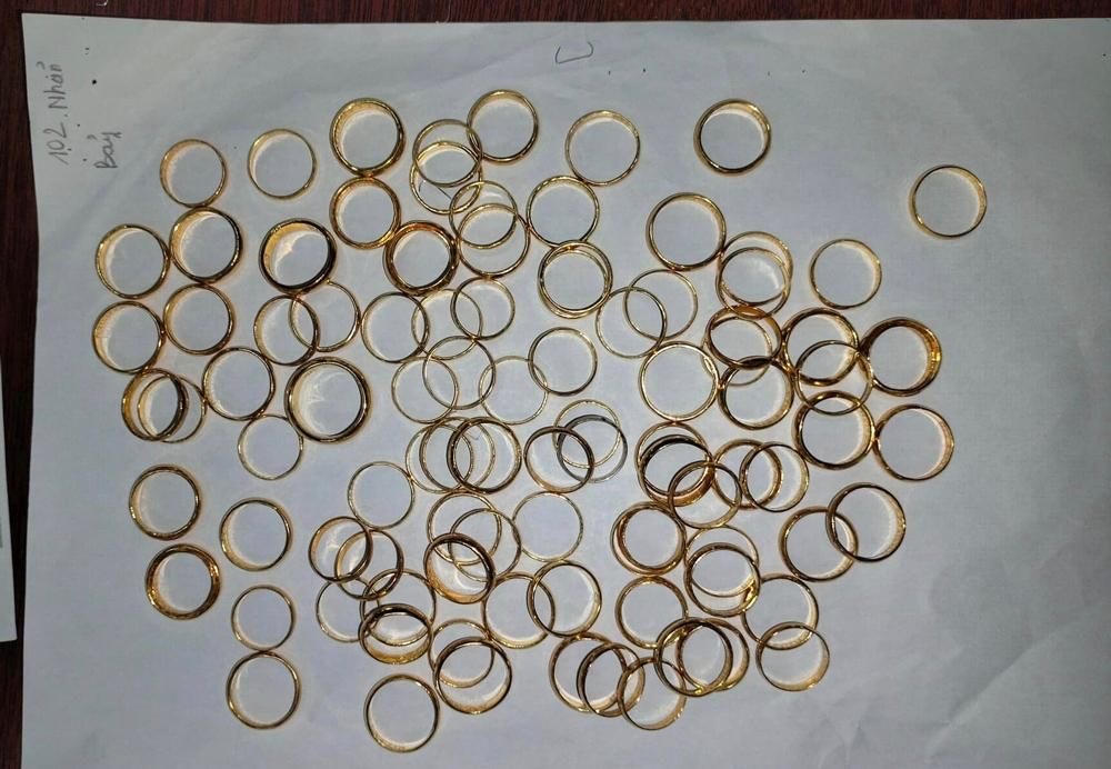 Bình Dương: Bắt hai chị em ruột vì dùng vàng giả cầm cố lấy hơn 500 triệu đồng