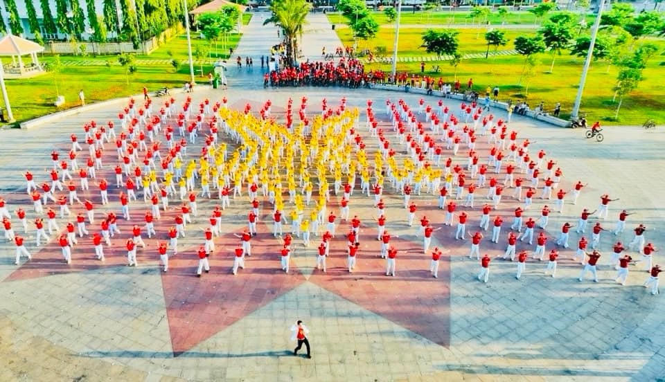 Đồng diễn, diễu hành xe đạp tại Biên Hòa kỷ niệm 49 năm Giải phóng miền Nam