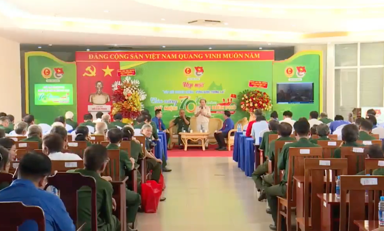 Thế hệ trẻ Bình Dương gặp gỡ, giao lưu với cựu chiến binh Điện Biên 