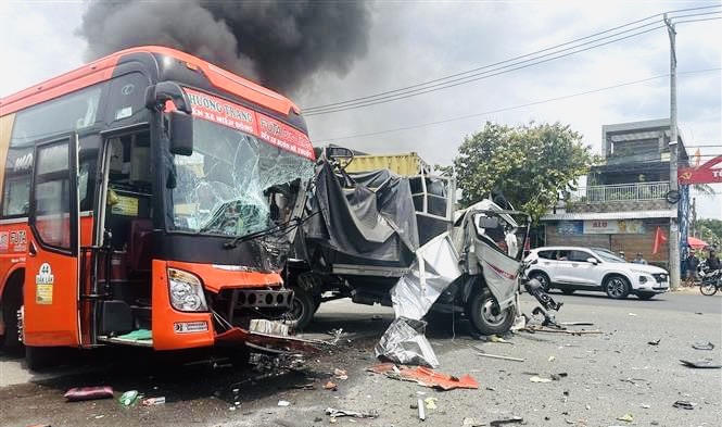 Nguyên nhân vụ xe container bốc cháy khiến 1 người chết, 10 người bị thương