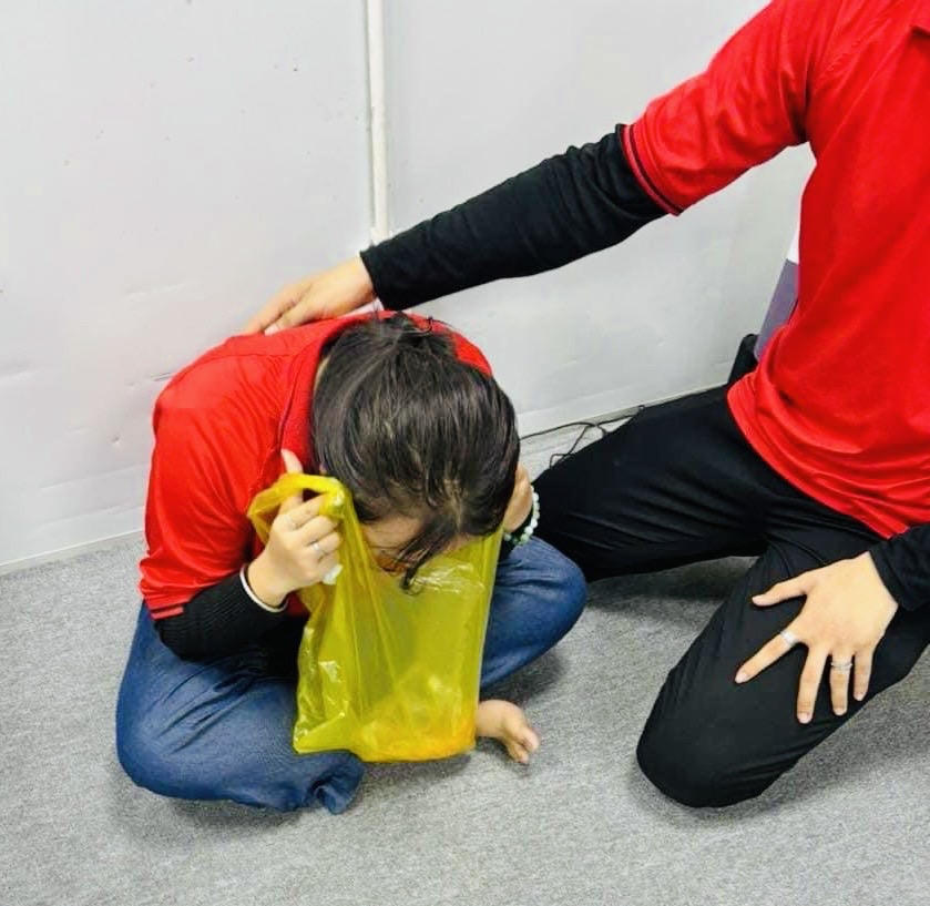 Khoảng 100 công nhân nhập viện sau bữa ăn chiều