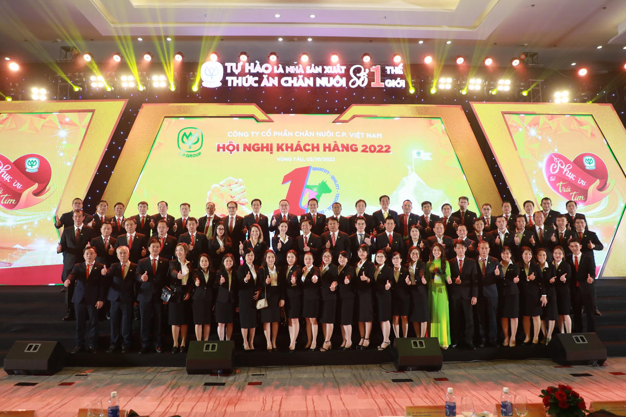 Phó Chủ tịch CPF - Ông Montri Suwanposri nhận Huân chương Hoàng gia 