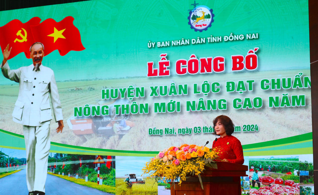 Phó Thủ tướng Trần Lưu Quang trao quyết định đạt chuẩn 'Nông thôn mới nâng cao' cho huyện Xuân Lộc