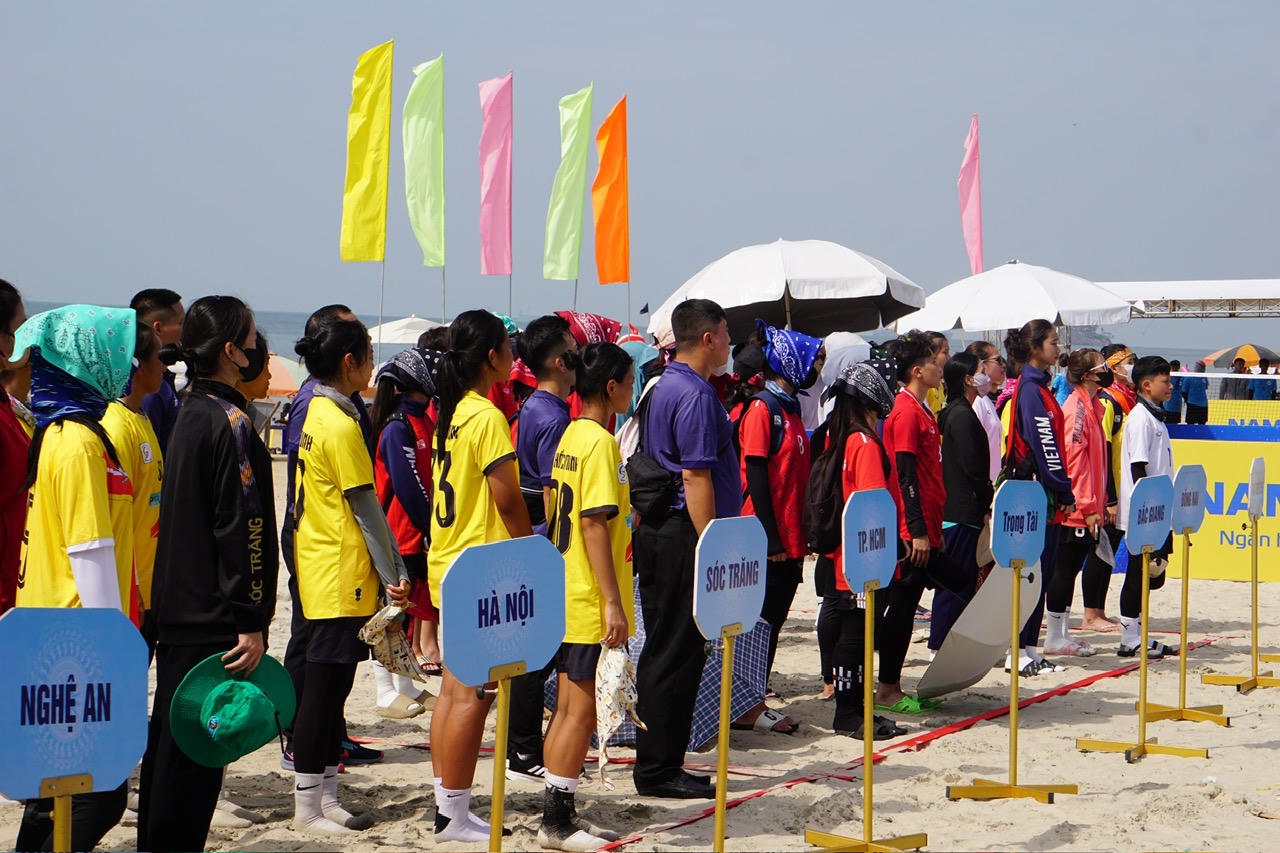 Tưng bừng khai mạc Giải vô địch Cầu mây bãi biển quốc gia năm 2024