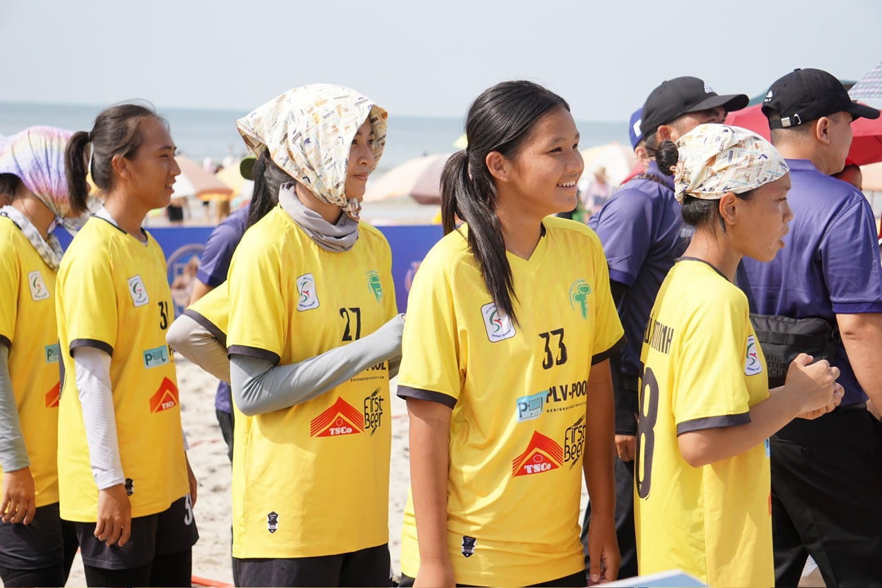 Tưng bừng khai mạc Giải vô địch Cầu mây bãi biển quốc gia năm 2024