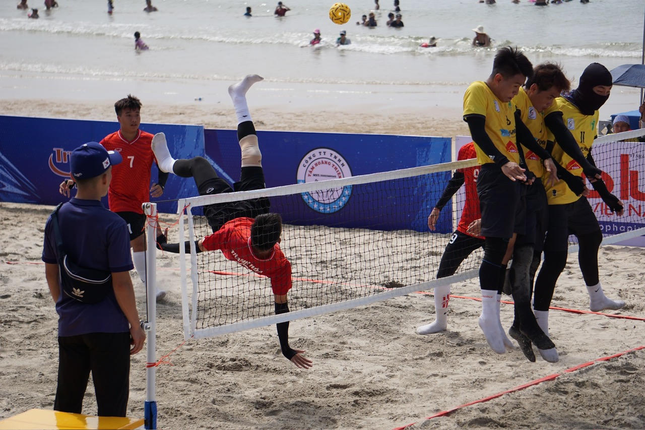 Tưng bừng khai mạc Giải vô địch Cầu mây bãi biển quốc gia năm 2024