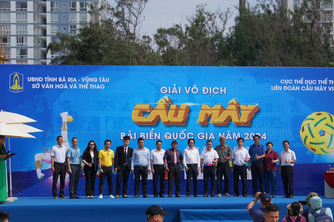 Tưng bừng khai mạc Giải vô địch Cầu mây bãi biển quốc gia năm 2024