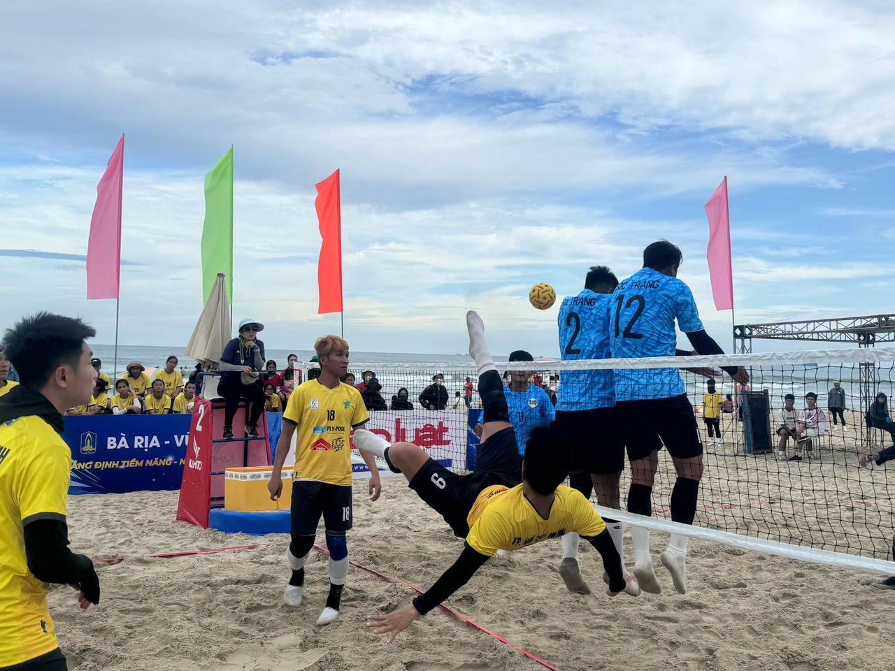 Sóc Trăng và Hà Nội lên ngôi tại hai nội dung thi đấu của Giải vô địch cầu mây bãi biển quốc gia năm 2024