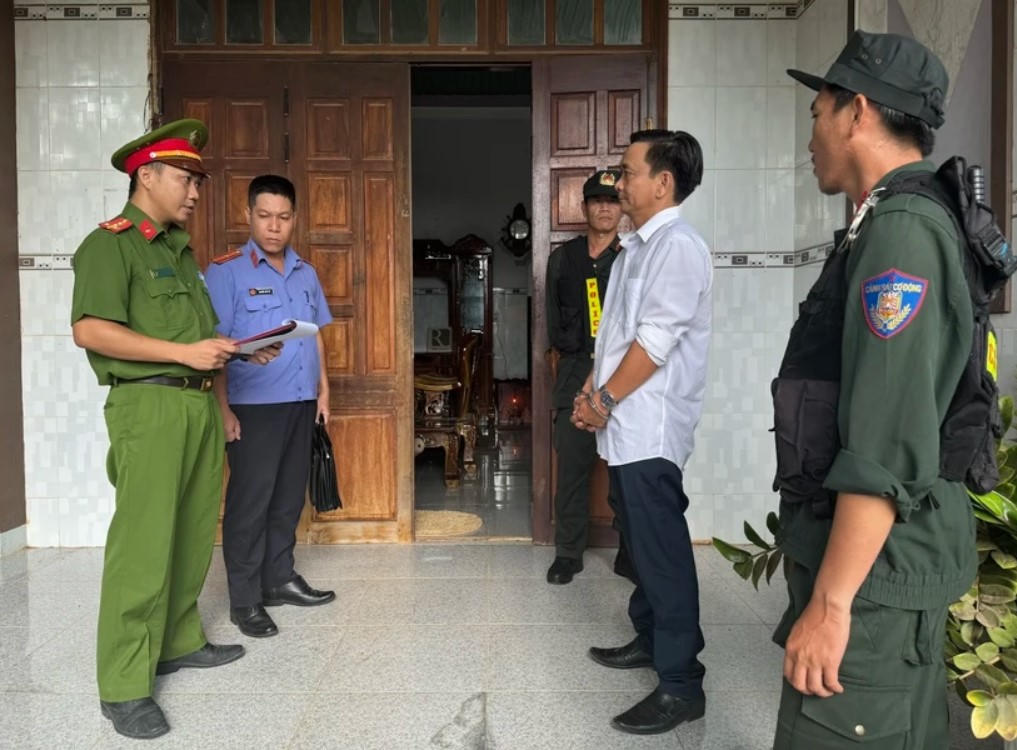 Khởi tố thêm 3 bị can trong nhóm bảo kê cho "cát tặc" ở Bình Thuận