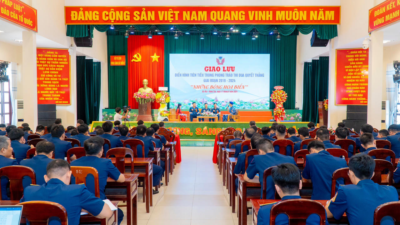 200 đại biểu tham gia chương trình giao lưu 'Những bông hoa biển'