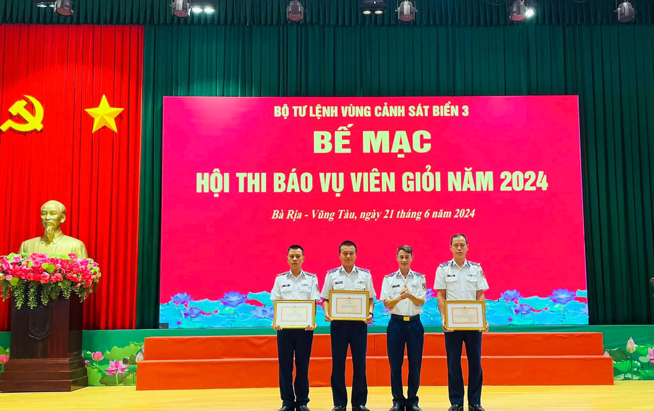 Hội thi Báo vụ viên giỏi và kiểm tra bắn đạn thật tại Bộ Tư lệnh Vùng Cảnh sát biển 3