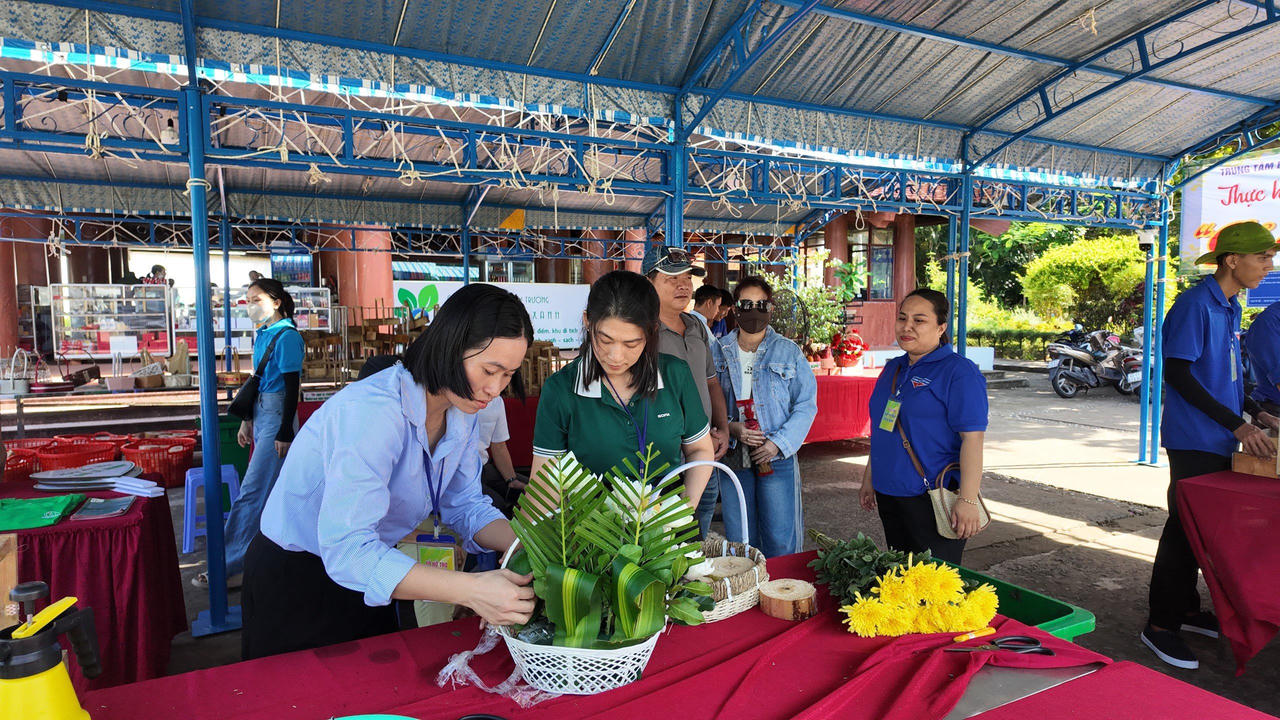 Côn Đảo kêu gọi người dân, du khách chung tay nói không với cúng, đốt hàng mã