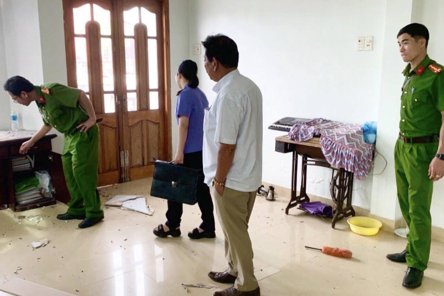 Khởi tố nhóm đối tượng "cò mồi" đấu giá tài sản