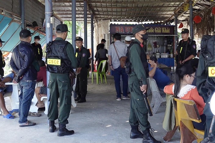 Huy động gần 100 cán bộ, chiến sĩ triệt phá đường dây cá độ bóng đá qua mạng lớn