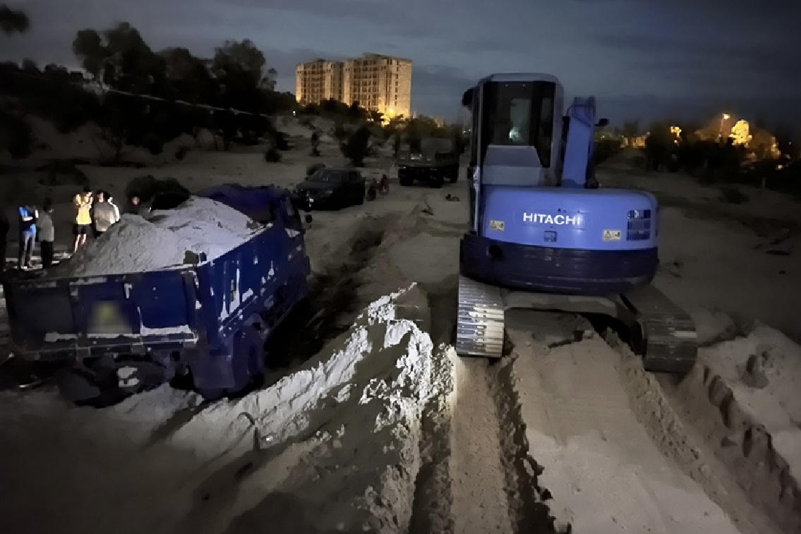 Nhóm cát tặc bị bắt quả tang