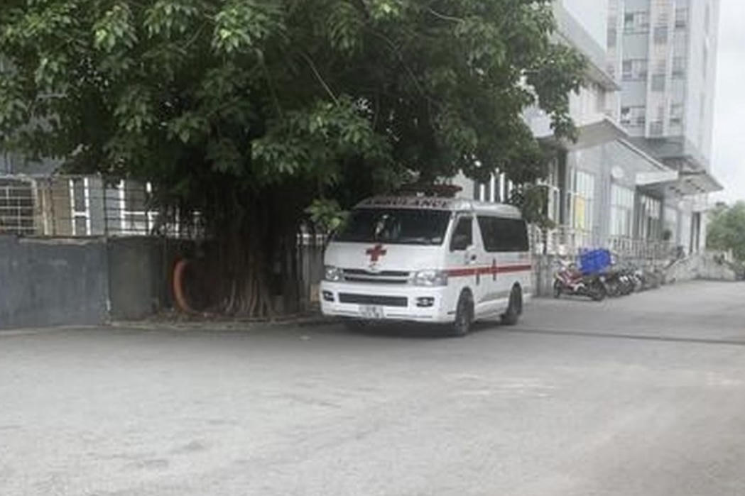 Nam sinh treo cổ trong nhà vệ sinh ký túc xá