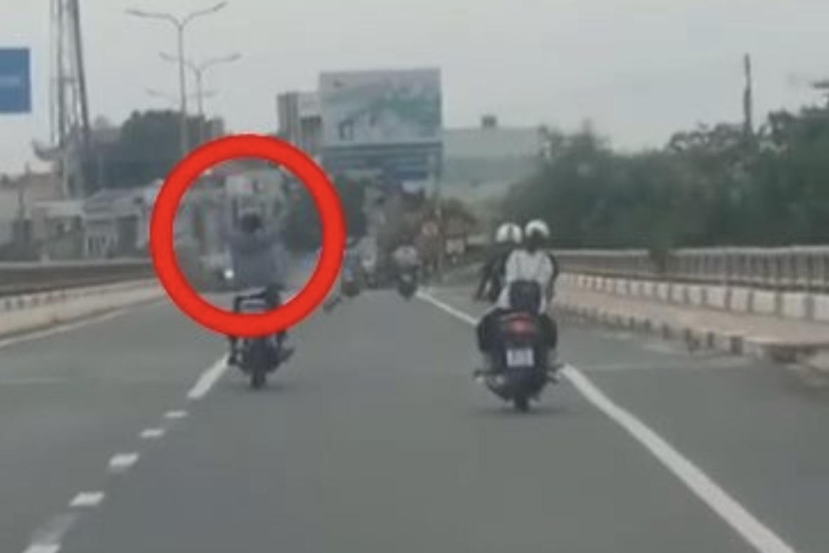Xác minh thanh niên thả hai tay điều khiển xe máy trên Quốc lộ 1A