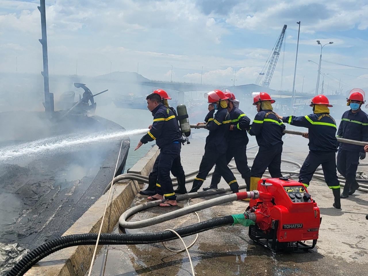 Điều tra vụ 4 tàu cá cháy rụi tại cảng Ninh Chữ