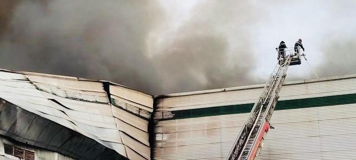 Cháy lớn tại xưởng chế biến hạt điều ở Bình Phước