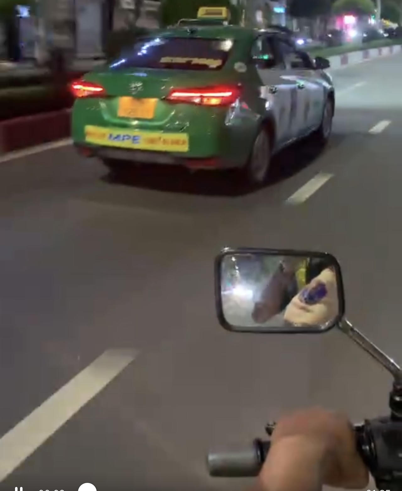 Cảnh sát giao thông 'mở đường' đưa bệnh nhân đau ruột thừa đi cấp cứu