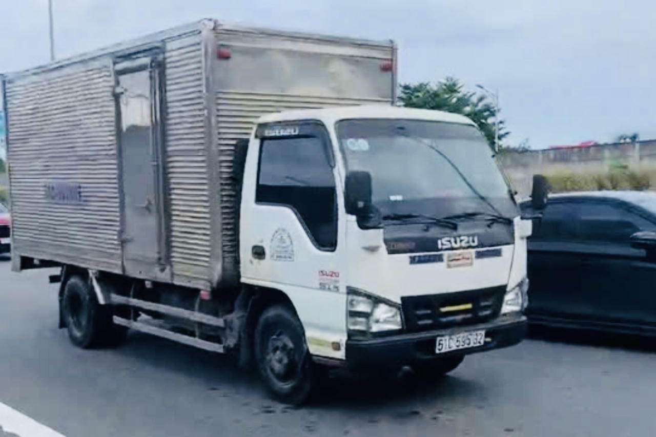 Dừng xe trên cao tốc, tài xế bị tước bằng lái và bị phạt 11 triệu đồng