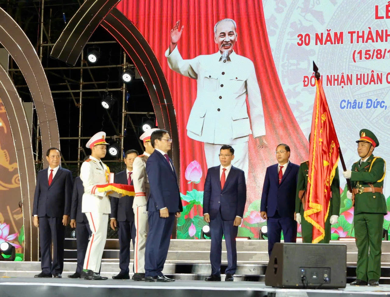 Huyện Châu Đức trọng thể kỷ niệm 30 năm Ngày thành lập và đón nhận Huân chương lao động hạng Nhất