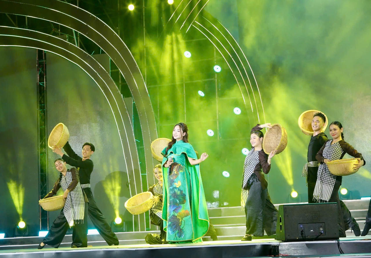 Huyện Châu Đức trọng thể kỷ niệm 30 năm Ngày thành lập và đón nhận Huân chương lao động hạng Nhất