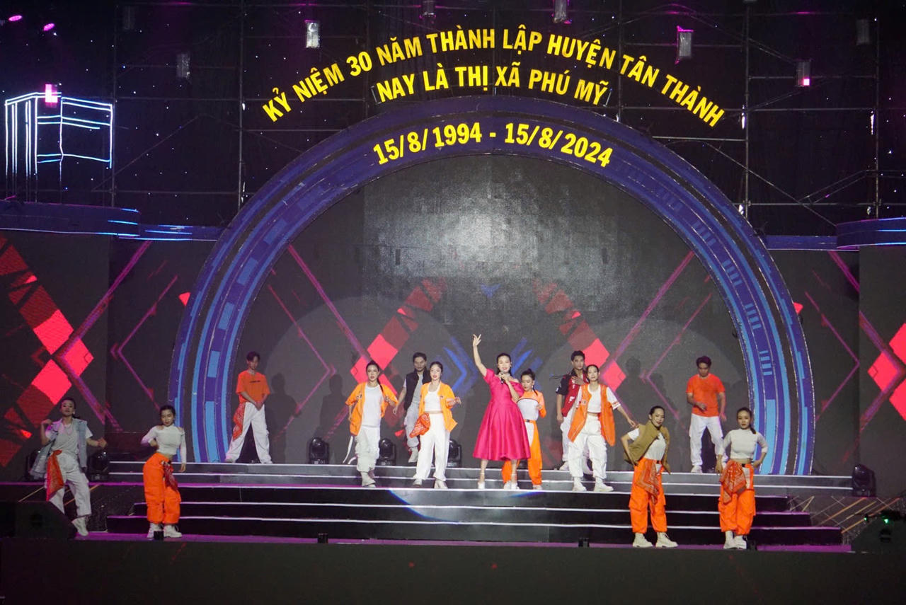 TX Phú Mỹ kỷ niệm 30 năm thành lập và đón nhận Huân chương Lao động hạng Nhất