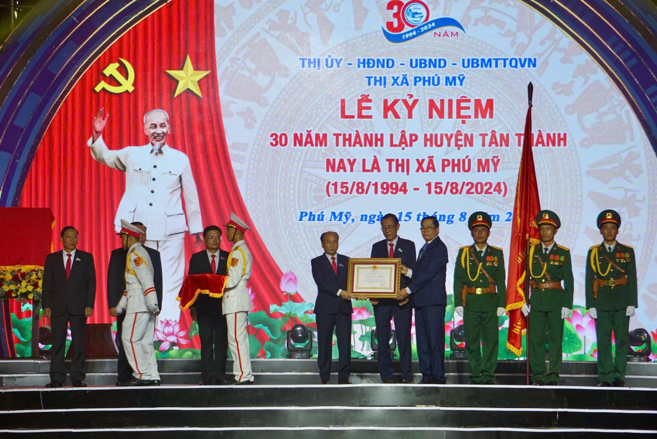 TX Phú Mỹ kỷ niệm 30 năm thành lập và đón nhận Huân chương Lao động hạng Nhất