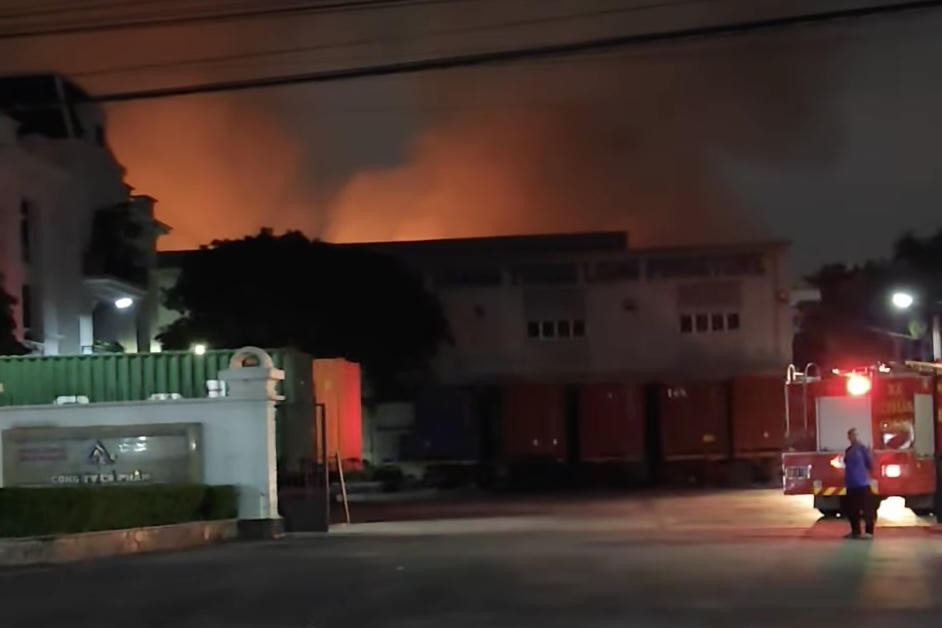 Đã dập tắt cháy lớn tại công ty gỗ ở Bình Dương