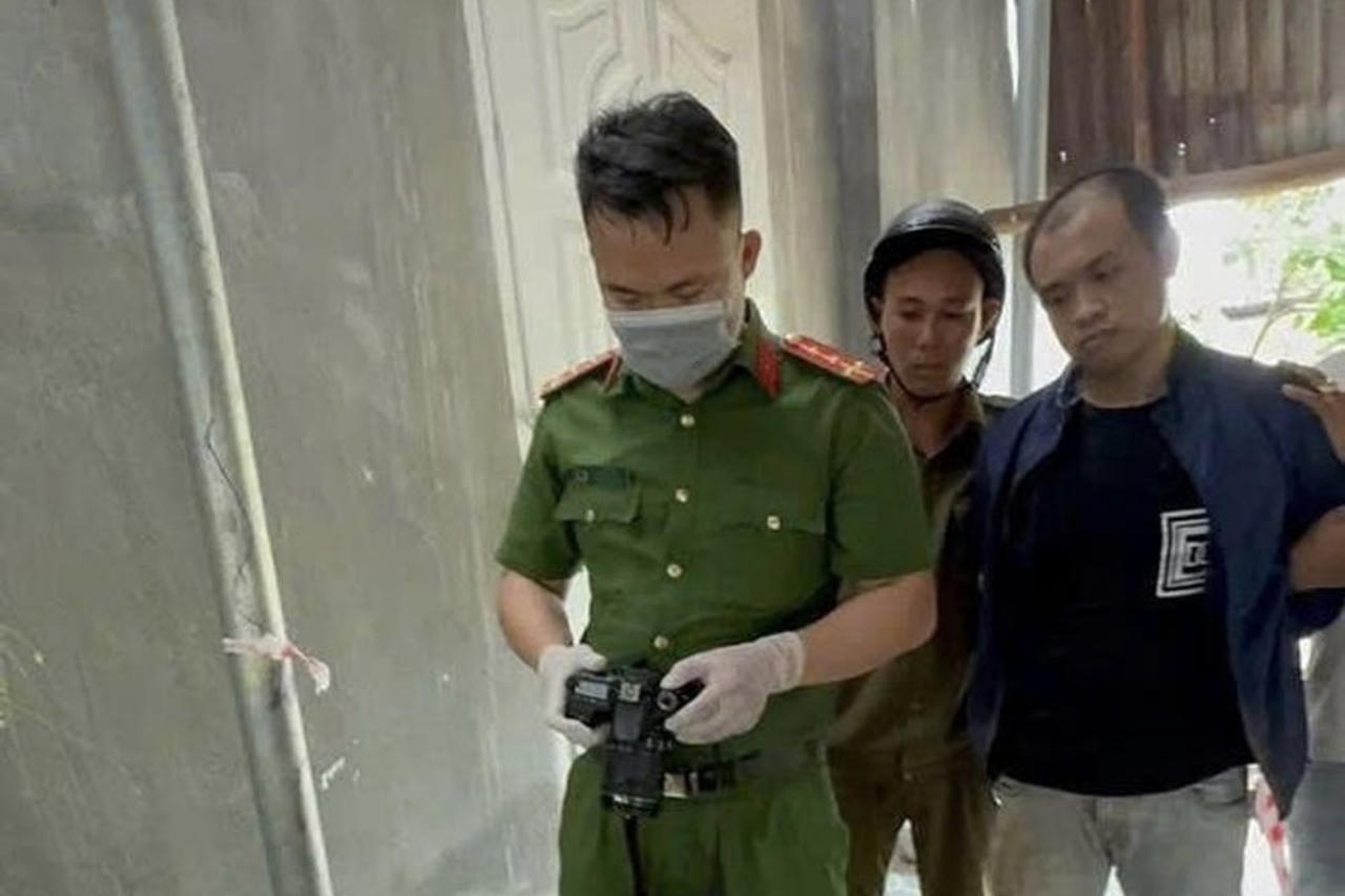 Công an quật ngã, bắt giữ một đối tượng có súng