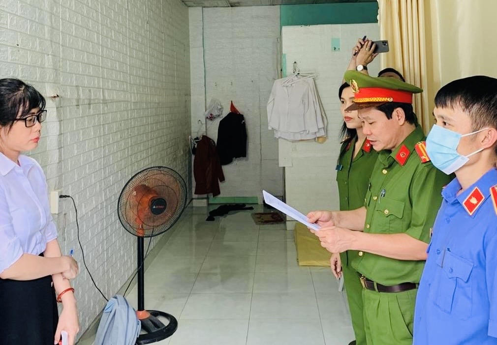 Khởi tố một nguyên Chủ tịch UBND phường và một kế toán