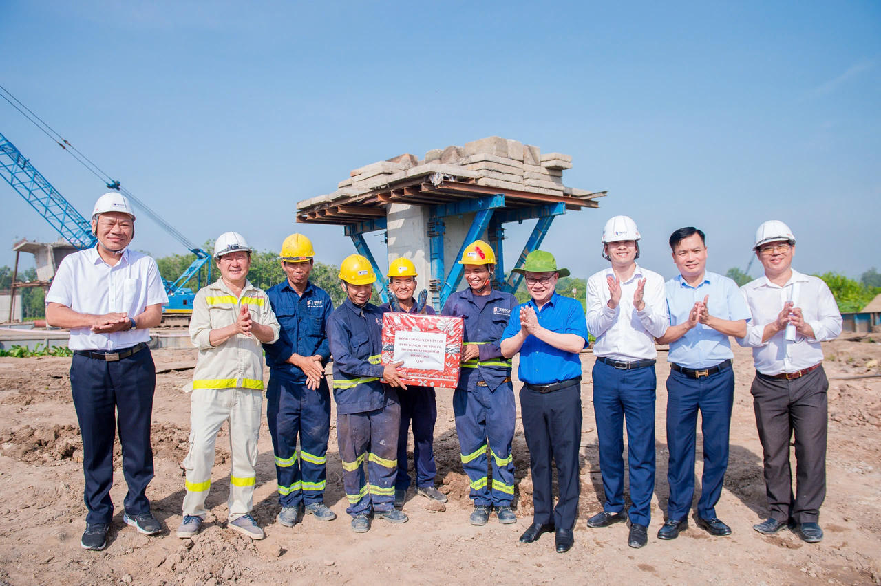 Bí thư Tỉnh ủy Bình Dương kiểm tra tiến độ thi công đường Hồ Chí Minh đoạn Chơn Thành - Đức Hòa