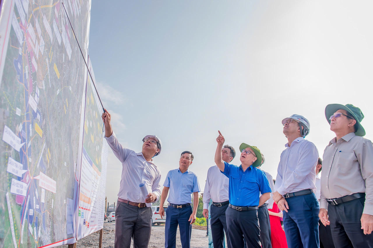 Nỗ lực đưa Dự án đường Hồ Chí Minh 'về đích' vào ngày 30/4/2025