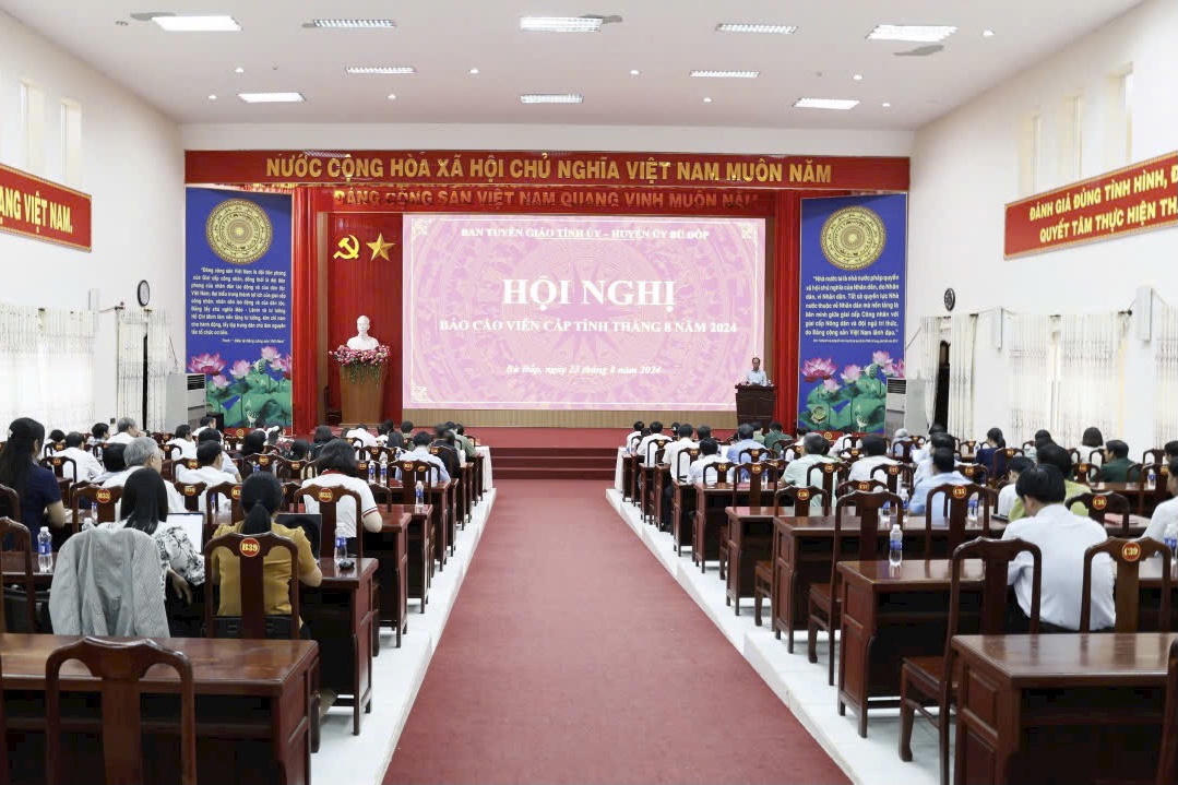 Hội nghị Báo cáo viên tại Bình Phước