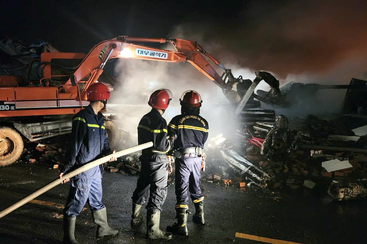 Robot TA35 và xe thang hiện đại được "điều" về Bình Dương chống “giặc lửa”