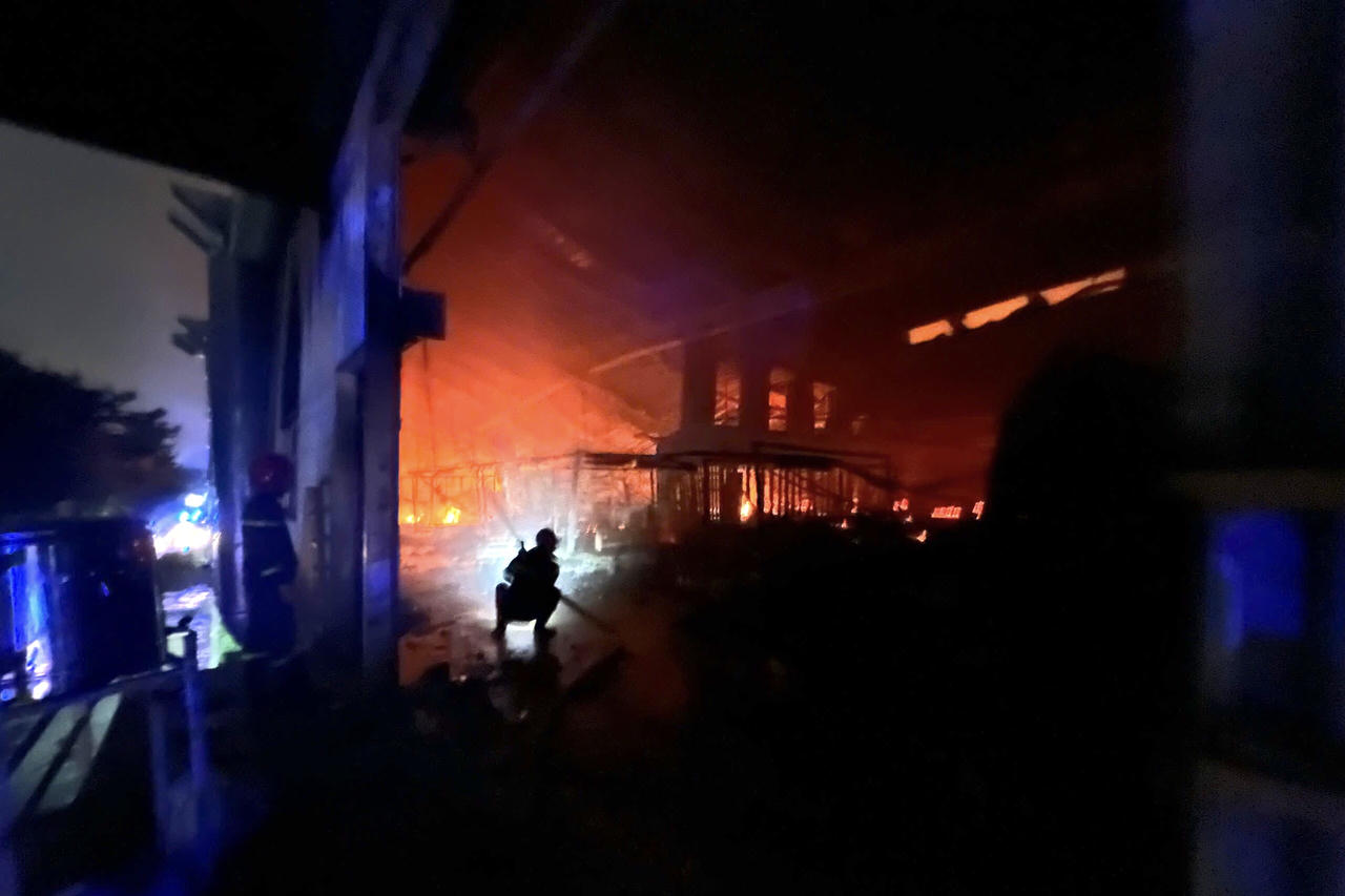 Robot TA35 và xe thang hiện đại được "điều" về Bình Dương chống “giặc lửa”