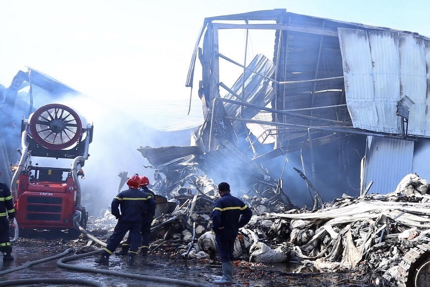 Robot TA35 và xe thang hiện đại được "điều" về Bình Dương chống “giặc lửa”