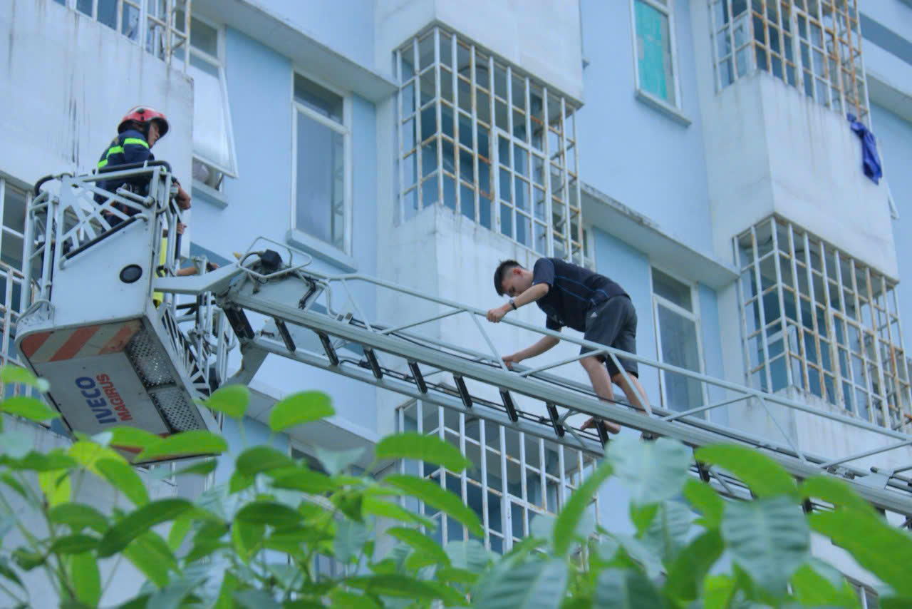 Robot TA35 và xe thang hiện đại được "điều" về Bình Dương chống “giặc lửa”