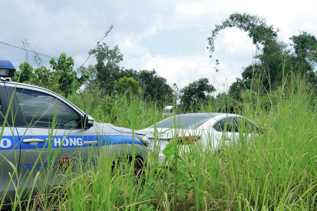 Khống chế người đàn ông cố tình thông chốt kiểm soát giao thông