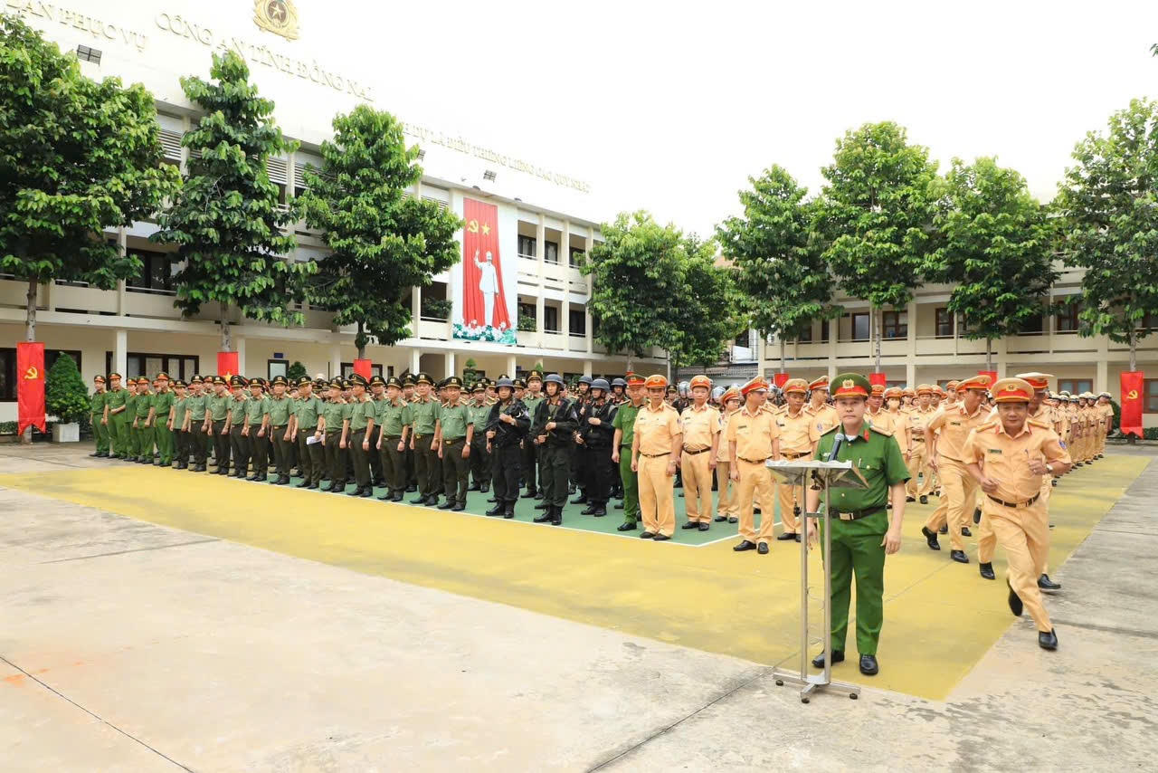 Công an các tỉnh đồng loạt ra quân trấn áp tội phạm 