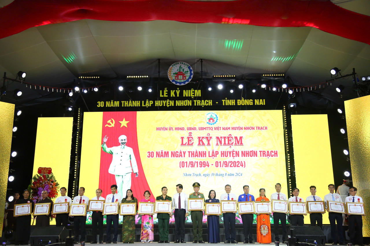 Huyện anh hùng quyết tâm xây thành phố Cảng