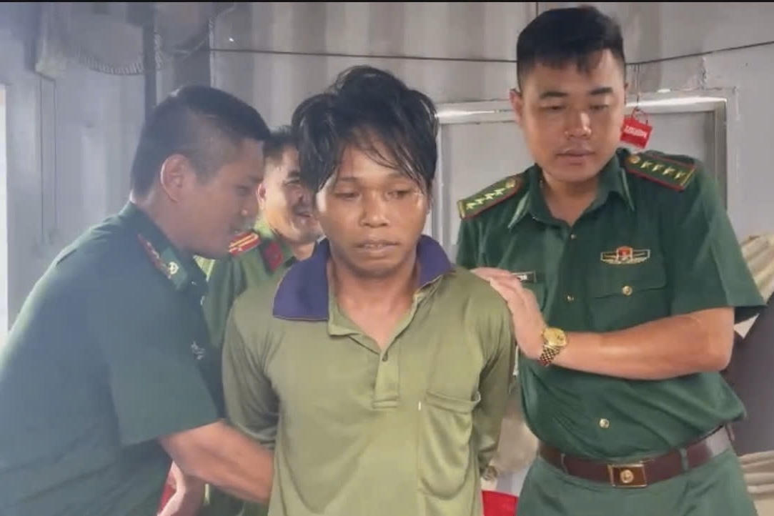 Bắt đối tượng bị truy nã lẩn trốn trên tàu cá ở Côn Đảo